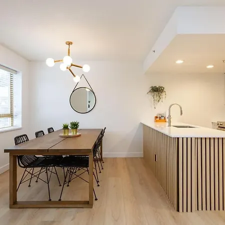 Renovated 2Bed-2Bath In Village With Pool, Hot Tub, And Sauna Whistler Exterior photo