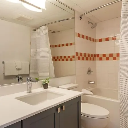 Renovated 2Bed-2Bath In Village With Pool, Hot Tub, And Sauna Whistler Exterior photo