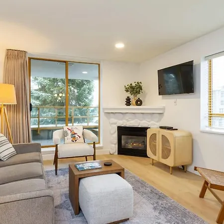 Renovated 2Bed-2Bath In Village With Pool, Hot Tub, And Sauna Whistler Exterior photo
