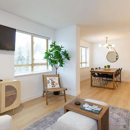 Renovated 2Bed-2Bath In Village With Pool, Hot Tub, And Sauna Whistler Exterior photo