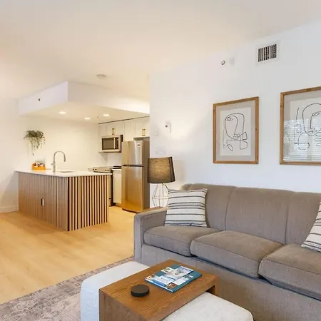 Renovated 2Bed-2Bath In Village With Pool, Hot Tub, And Sauna Whistler Exterior photo