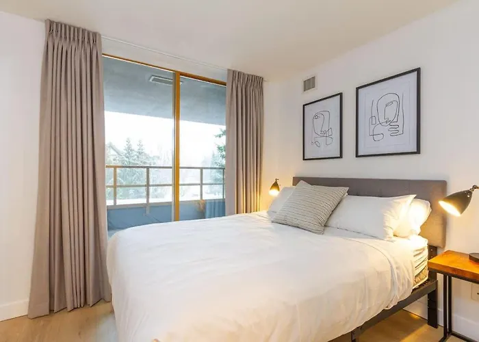 Renovated 2Bed-2Bath In Village With Pool, Hot Tub, And Sauna