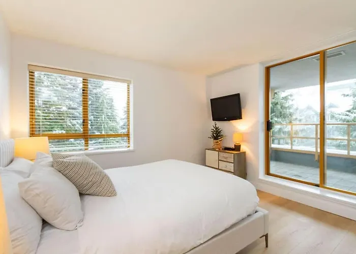 Renovated 2Bed-2Bath In Village With Pool, Hot Tub, And Sauna