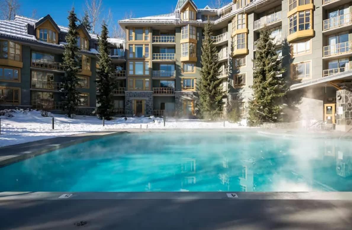 Renovated 2Bed-2Bath In Village With Pool, Hot Tub, And Sauna Hébergement de vacances *