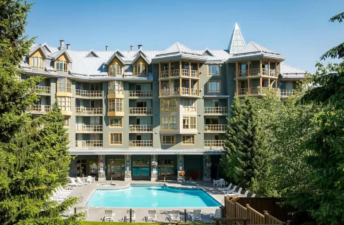 Hébergement de vacances Renovated 2Bed-2Bath In Village With Pool, Hot Tub, And Sauna *
