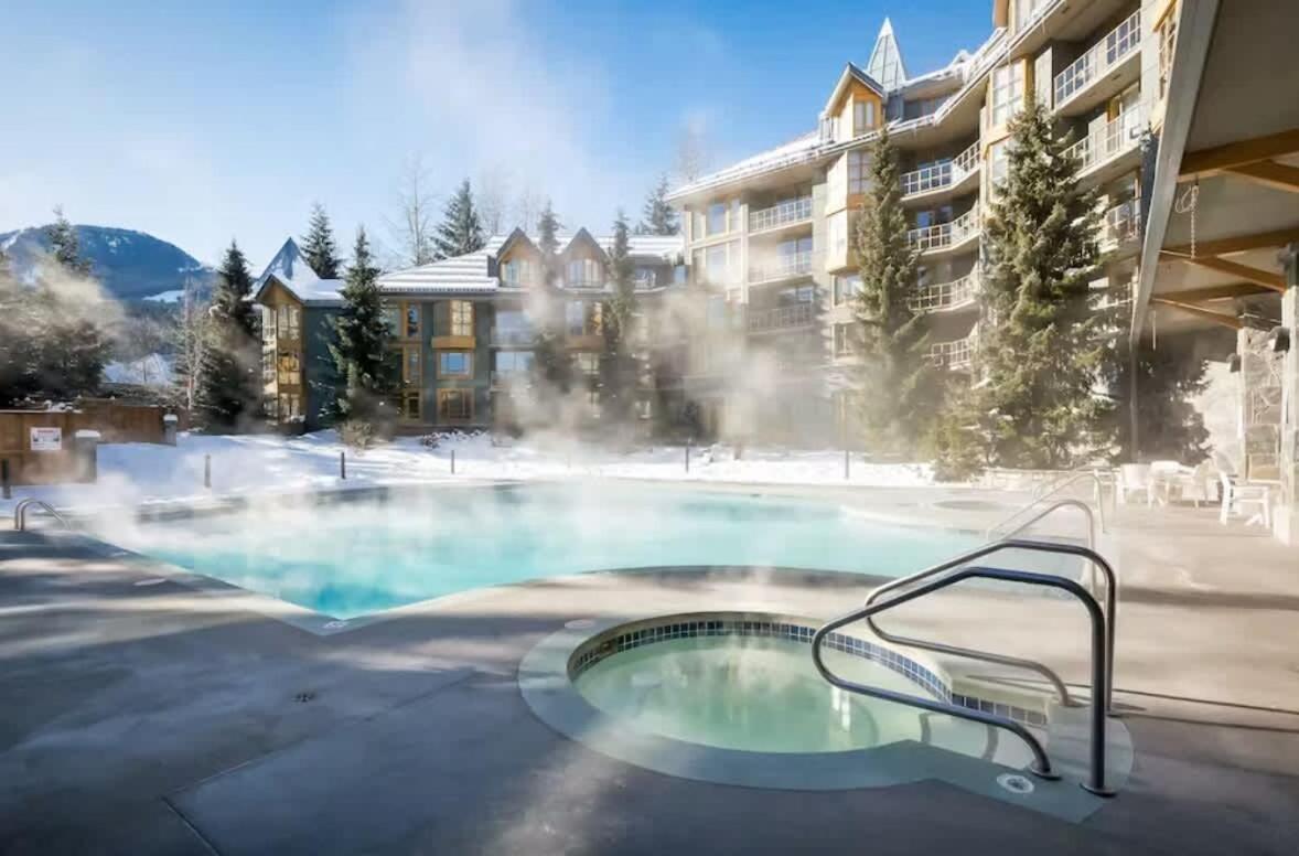 Renovated 2Bed-2Bath In Village With Pool, Hot Tub, And Sauna Hébergement de vacances Whistler