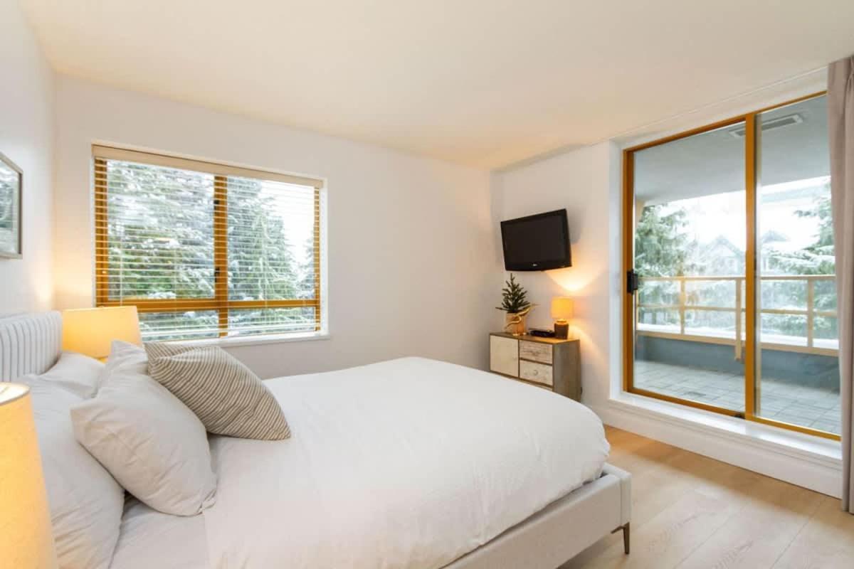Hébergement de vacances Renovated 2Bed-2Bath In Village With Pool, Hot Tub, And Sauna