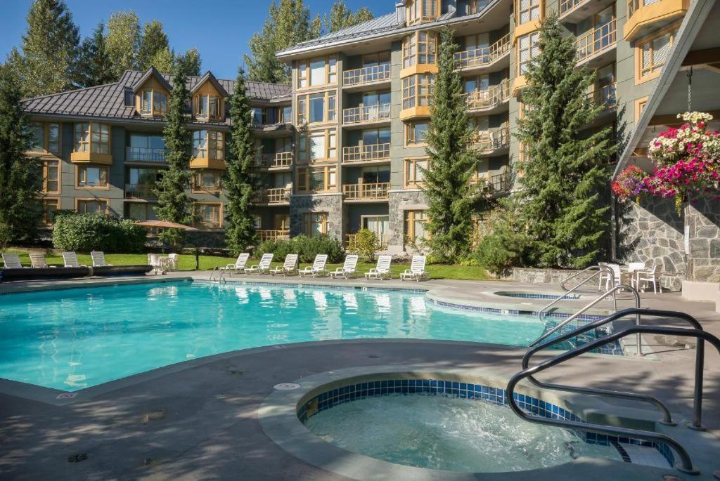 Hébergement de vacances Renovated 2Bed-2Bath In Village With Pool, Hot Tub, And Sauna